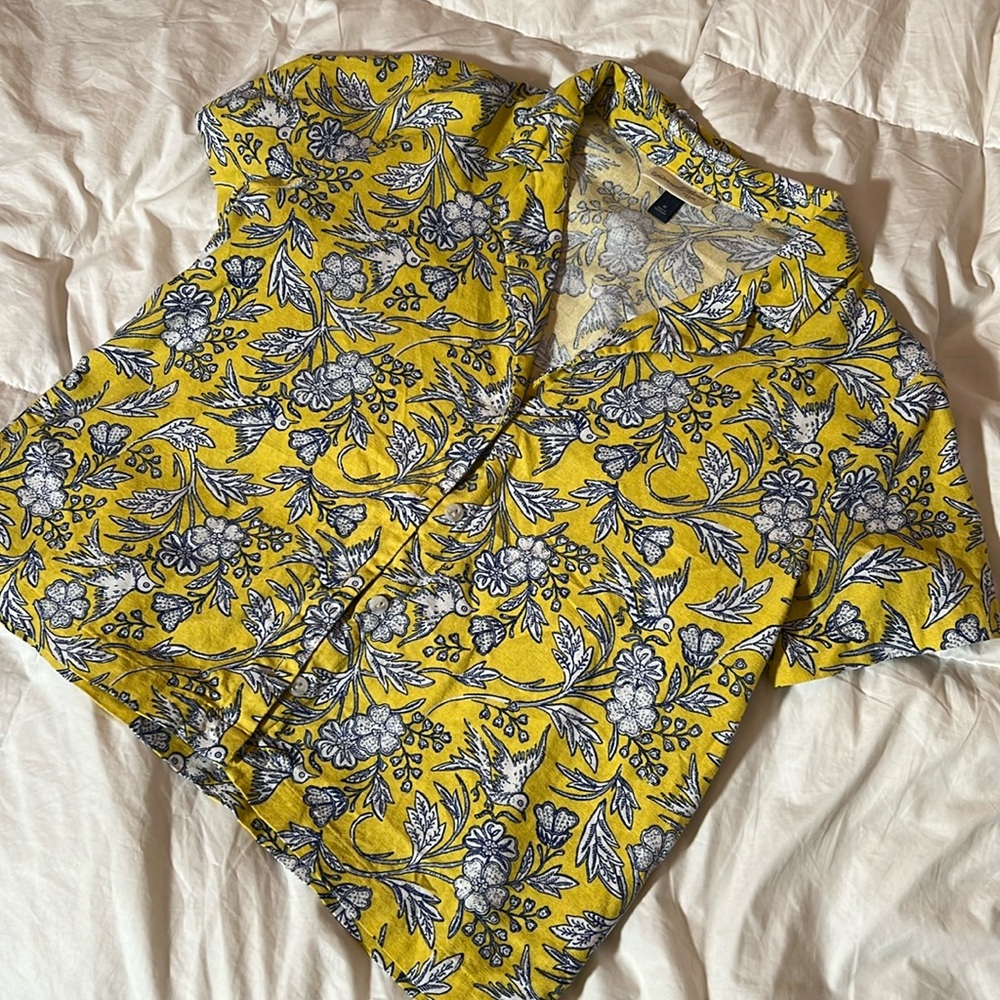 UNIVERSAL THREADS SHORT SLEEVE BUTTON UP YELLOW & BLUE PRINTED LINEN TOP
